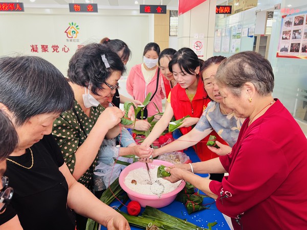 滁州市南谯区同乐街道东坡社区新时代文明实践站2023年6月16日上午开展&ldquo;初夏粽飘香 欢乐庆端午&rdquo;&mdash;&mdash;2023年&ldquo;我们的节日&middot;端午&rdquo;主题活动 (6).jpg