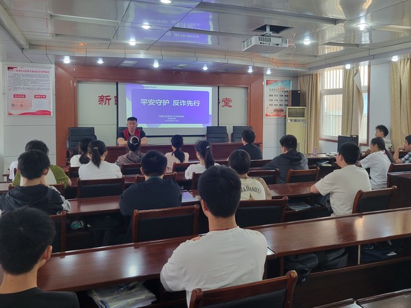 2023年6月14日，花园社区开展“平安守护 反诈先行”主题宣传活动.jpg