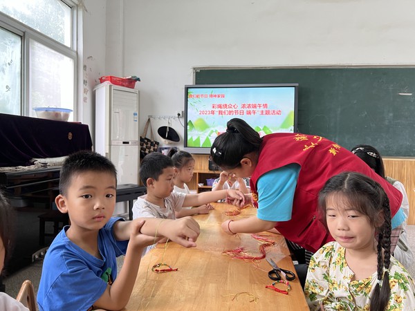 校园文化3：2023年6月20日，滁州市南谯区沙河学校开展“彩绳绕众心  浓浓端午情”2023年“我们的节日·端午”主题活动.jpg