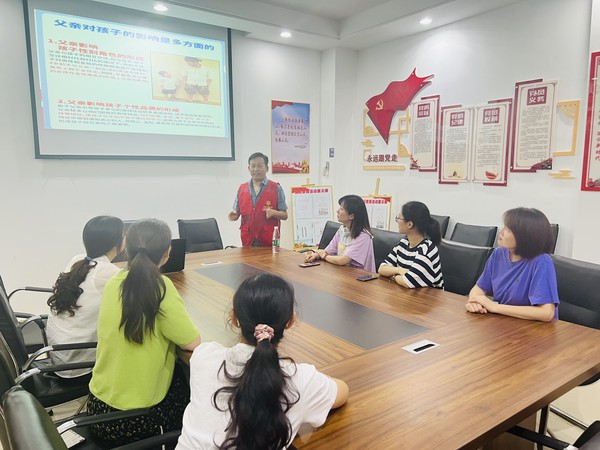 滁州市南谯区同乐街道东坡社区新时代文明实践站2023年6月19日上午开展&ldquo;父亲在孩子成长中的作用&rdquo;家长学校主题活动 (1).jpg