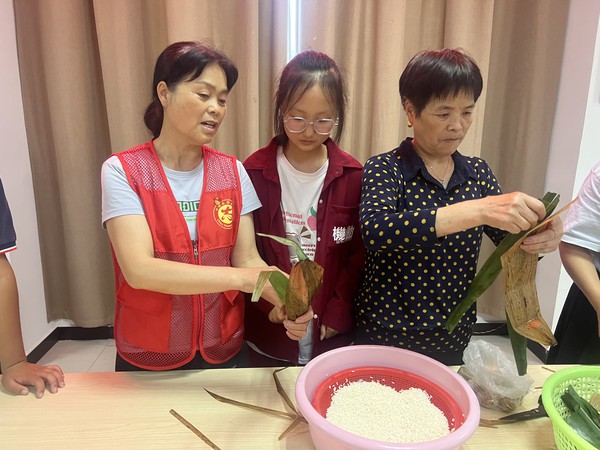 2023年6月20日，滁州市南谯区沙河镇沙河社区组织开展我们的节日 端午节文明实践活动（拍摄者：王淼；拍摄单位：南谯区沙河镇沙河社区） (1).JPG