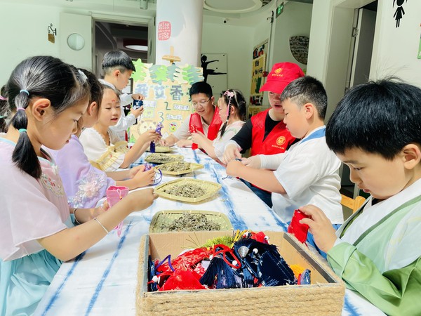 2023年6月21日，南谯区农业农村局在创业中苑幼儿园联合开展2023年&ldquo;我们的节日&middot;端午&rdquo;主题活动。 (2).jpg