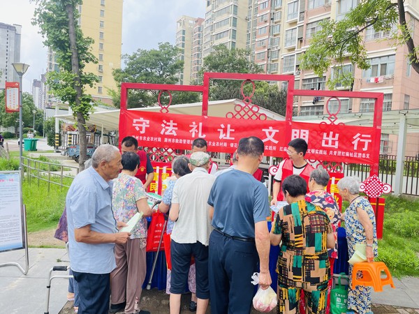 红庙社区新时代文明实践站，2023年7月4日上午，在创业中苑开展“守法礼让 文明出行”主题宣传活动（拍摄作者：红庙社区高超） (4).jpg