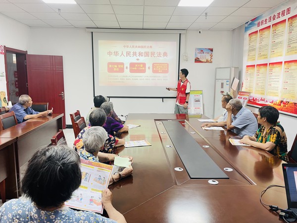 红庙社区新时代文明实践站，2023年7月4日上午，在红庙社区开展《中华人民共和国民法典》主题普法教育（拍摄作者：红庙社区高超） (3).jpg