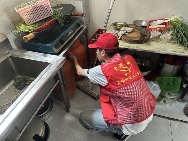 永乐社区常态化开展安全生产检查，完善辖区液化气相关检查台账.jpg