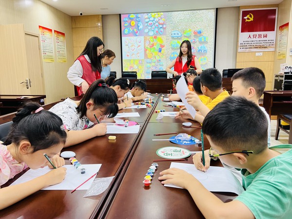 滁州市南谯区同乐街道东坡社区新时代文明实践站2023年7月19日上午开展“‘废’比寻常  石头彩画”主题宣传活动 (4).jpg