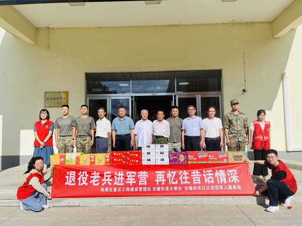 退役老兵进军营 再忆往昔话情深.jpg