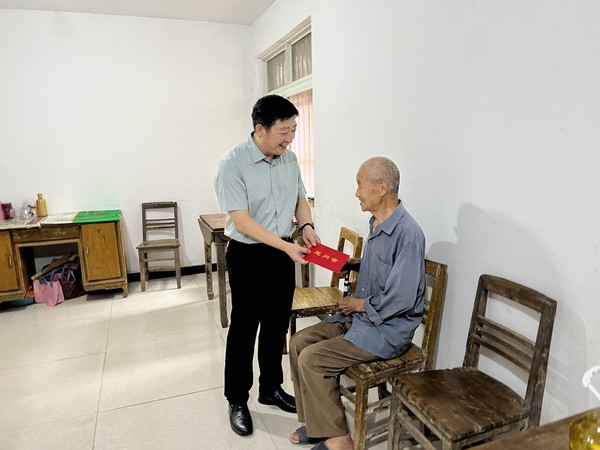 2023.07.28司学军慰问退役军人李步华 (2).jpg