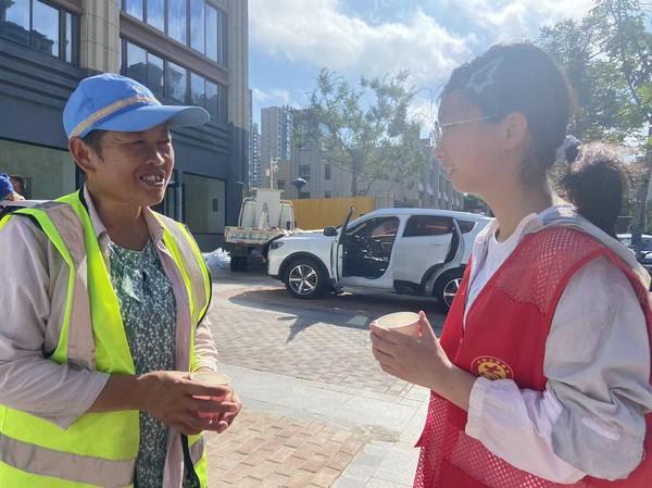 2023年7月26日发能国际城社区携手龙蟠社工站开展&ldquo;爱心绿豆汤 夏送清凉&rdquo;暑期未成年人活动 (1).jpg