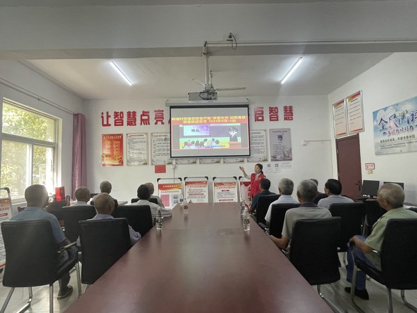 时间：2023年8月10日，组织者：滁州市南谯区沙河镇新塘村，主题：新塘村禁毒禁赌会开展“珍爱生命 远离毒品”禁毒禁赌宣传，参与者：新塘村志愿者及村民.jpg