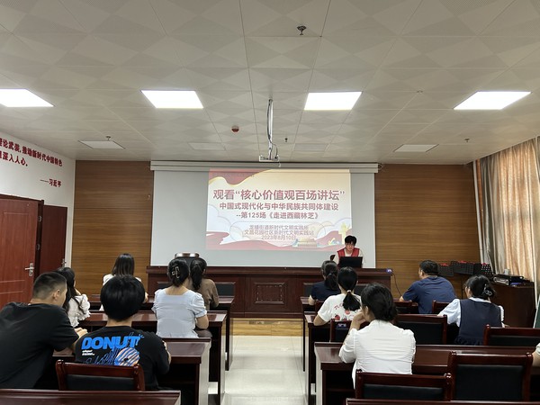 滁州市南谯区文昌花园社区新时代文明实践站，2023年8月10日下午，开展观看&rdquo;核心价值观百场讲坛&ldquo;主题活动。（拍摄单位：文昌花园社区 拍摄人：周婷婷） (4).jpg