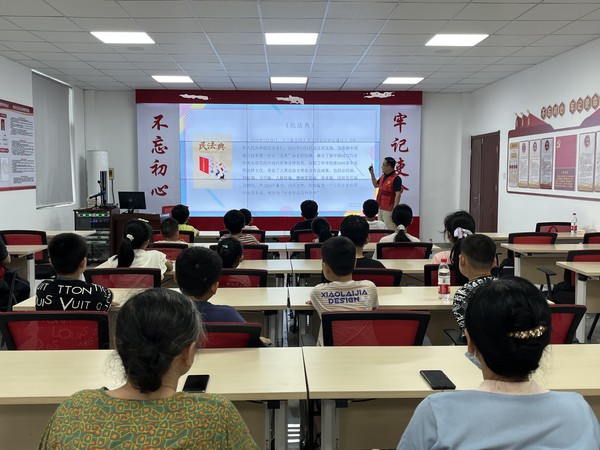 法治课堂3.jpg
