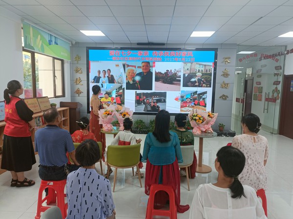 银东社区2023年8月22日上午,开展了“爱在七夕一家亲,传承优良好家风”——2023年“我们的节日·七夕”主题活动      拍摄者:王阳     工作单位:银东社区 (27).jpg