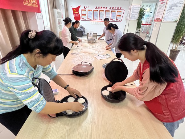 2023年9月26日沙河社区新时代我们实践站开展月满中秋 情满社区“我们的节日 中秋节 ”主题活动（拍摄者：王淼；拍摄单位：南谯区沙河镇沙河社区） (4).JPG