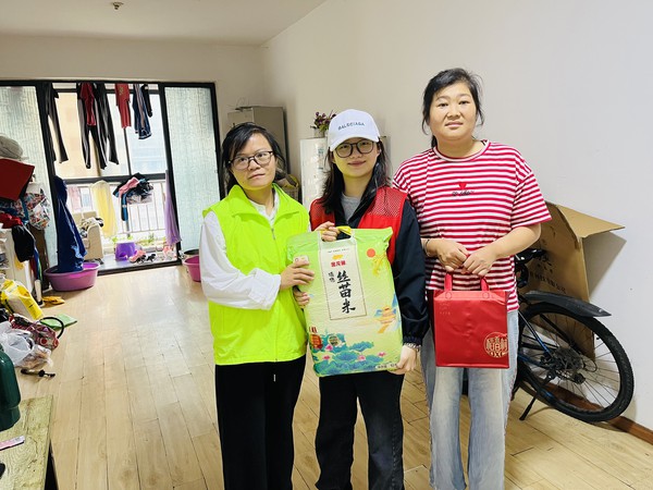 滁州市南谯区同乐街道阳明社区新时代文明实践站，2023年9月28日上午，慰问困难家庭活动.jpg