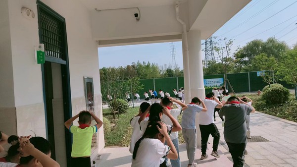 开展应急疏散撤离演练.jpg