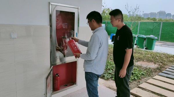 学校安保人员日常消防安全检查.jpg