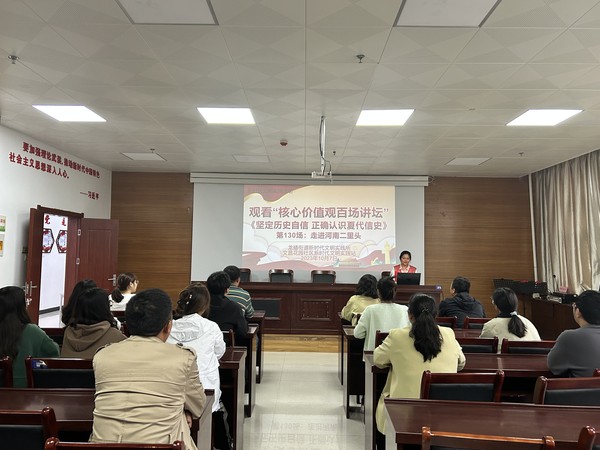 滁州市南谯区文昌花园社区新时代文明实践站，2023年10月7日，开展观看核心价值观百场讲坛第130场：《走进河南二里头》主题活动。（拍摄单位：文昌花园社区 拍摄人：周婷婷） (2).jpg