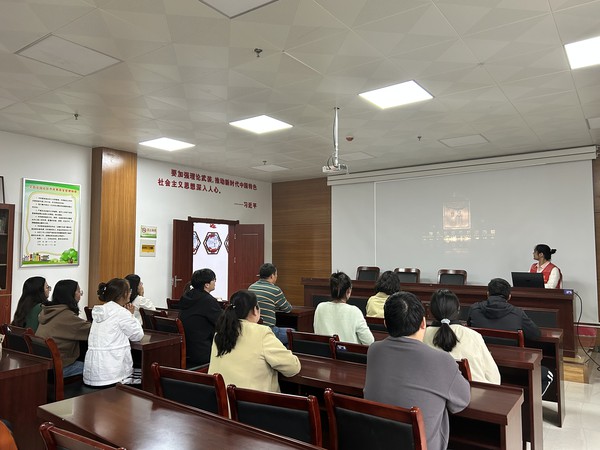 滁州市南谯区文昌花园社区新时代文明实践站，2023年10月7日，开展观看核心价值观百场讲坛第130场：《走进河南二里头》主题活动。（拍摄单位：文昌花园社区 拍摄人：周婷婷） (1).jpg