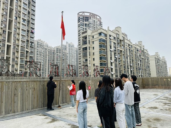 滁州市南谯区永乐社区新时代文明实践站，2023年10月1日上午，开展“升国旗 庆国庆”主题活动（拍摄单位：永乐社区 拍摄者：李杨） (3).jpg