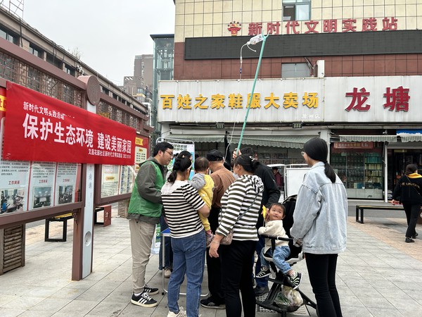 滁州市南谯区文昌花园社区新时代文明实践站，2023年10月10日上午，开展“保护生态环境 建设美丽家园”志愿服务活动。（拍摄单位：文昌花园社区 拍摄人：周婷婷） (1).jpg