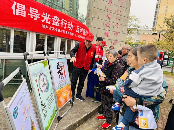 红庙社区新时代文明实践站，2023年10月10日下午，在创业中苑开展“倡导光盘行动 反对餐饮浪费”主题宣传活动（拍摄作者：红庙社区高超） (4).jpg