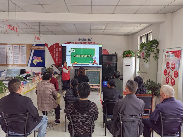 时间：2023年10月13日，组织者：滁州市南谯区沙河镇新塘村，主题：新塘村开展“防灾救灾”之消防安全知识科普宣传，参与者：新塘村志愿者及村民.jpg
