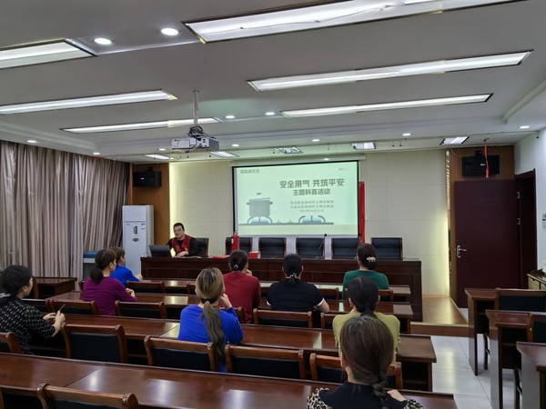 红庙社区新时代文明实践站，2023年10月13日，在红庙社区开展“安全用气，共筑平安”主题科普活动（拍摄作者：红庙社区刘申昇） (2).jpg
