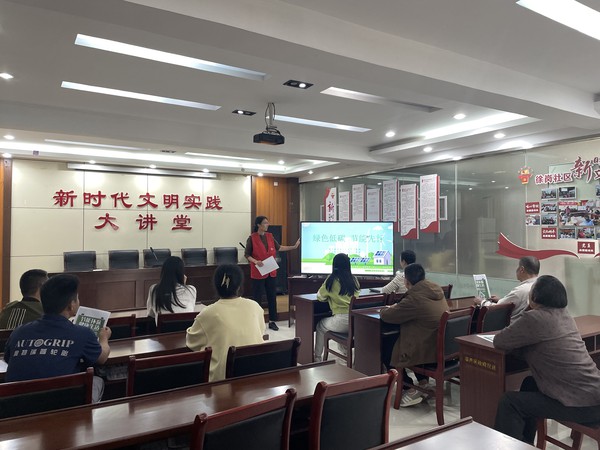 银花街道徐岗社区新时代文明实践站，2023年10月13日组织居民开展“绿色低碳 节能先行”主题宣传活动（拍摄者：徐岗社区 黄李义） (3).png