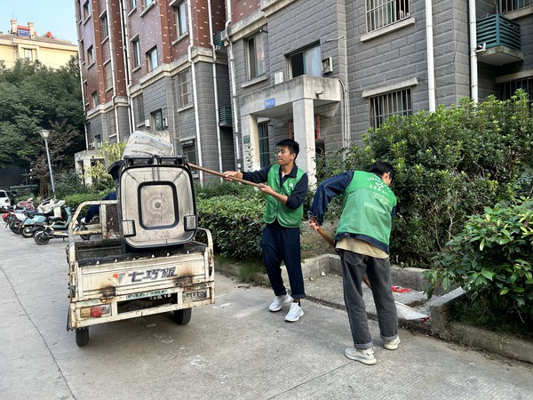 滁州市南谯区文昌花园社区新时代文明实践站，2023年10月14日下午，开展爱国卫生运动。（拍摄单位：文昌花园社区 拍摄人：周婷婷） (3).jpg