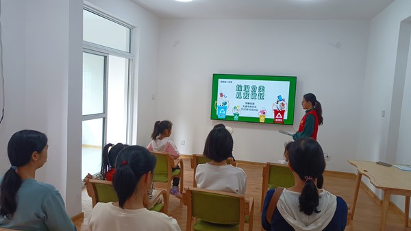 滁州市南谯区天逸华府社区，2023年10月15日，开展&ldquo;垃圾分类 从我做起&rdquo;主题活动。（拍摄单位：天逸华府社区 拍摄者：薛瑶） (1).jpg