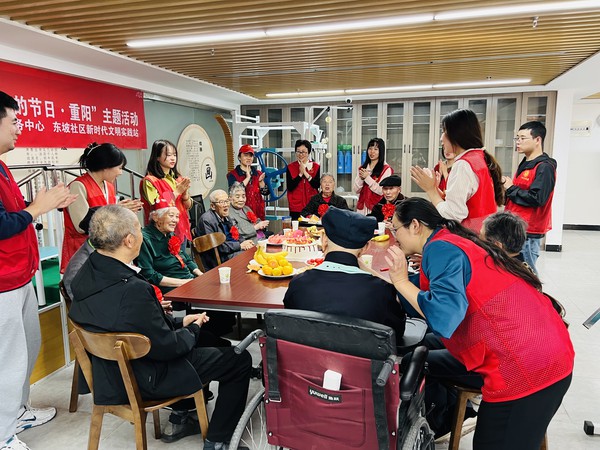 滁州市南谯区同乐街道东坡社区新时代文明实践站联合滁州市住建局局属单位、滁州市福彩中心、同乐街道养老服务中心2023年10月18日开展“情暖金秋 爱在重阳”——2023年滁州市“我们的节日·重阳”主题活动    (1).jpg