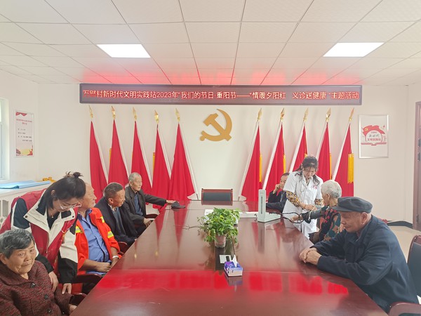 黄泥岗镇万郢村新时代文明实践站2023年&ldquo;我们的节日&middot;重阳节&mdash;&mdash;&ldquo;情暖夕阳红   义诊送健康 &rdquo;主题活动 (8).jpg