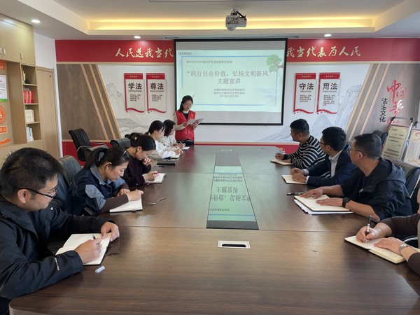 陡岗社区新时代文明实践站2023年10月23日下午开展“践行社会价值，弘扬文明新风”主题宣讲（拍摄单位：陡岗社区，拍摄人：张苗苗）（2）.jpg