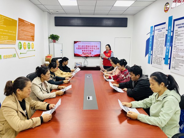 滁州市南谯区龙蟠南苑社区新时代文明实践站，2023年10月24日下午组织开展深入学习贯彻习近平在全国宣传思想工作会议上的重要讲话精神专题活动（拍摄单位：龙蟠南苑社区）学习实践科学理论.jpg