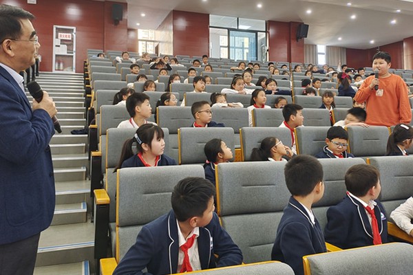 同学们积极答题互动.jpg