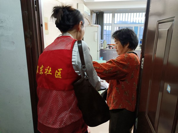 2023年10月30日银东社区在辖区内开展&ldquo;进企入户  诚信经营&rdquo;宣传 (3).jpg