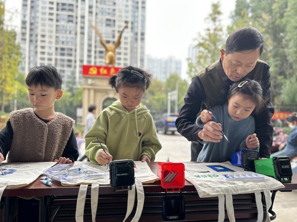 滁州市南谯区同乐街道同乐社区新时代文明实践站,2023年11月4日上午,开展“闲置换绿植 彩绘新未来——垃圾分类’益‘起来”主题活动2.png