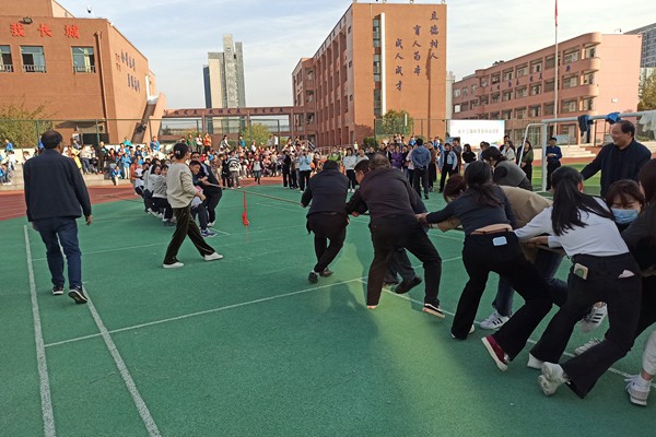 37.教师友谊赛-拔河.jpg