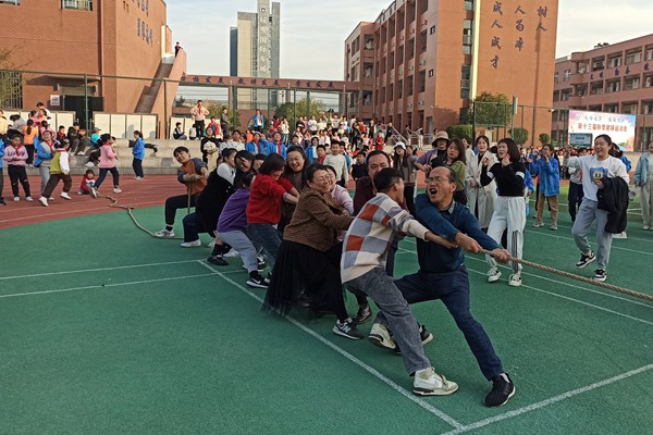41.教师友谊赛-拔河.jpg