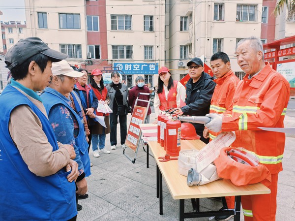 银东社区2023年11月9日,开展“消防安全进社区,筑牢家园防火墙”主题活动 拍摄者:王阳 工作单位:银东社区 (13).jpg