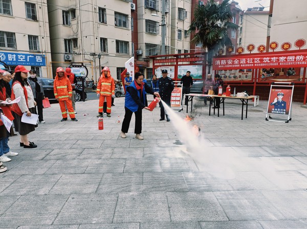 银东社区2023年11月9日,开展“消防安全进社区,筑牢家园防火墙”主题活动 拍摄者:王阳 工作单位:银东社区 (68).jpg