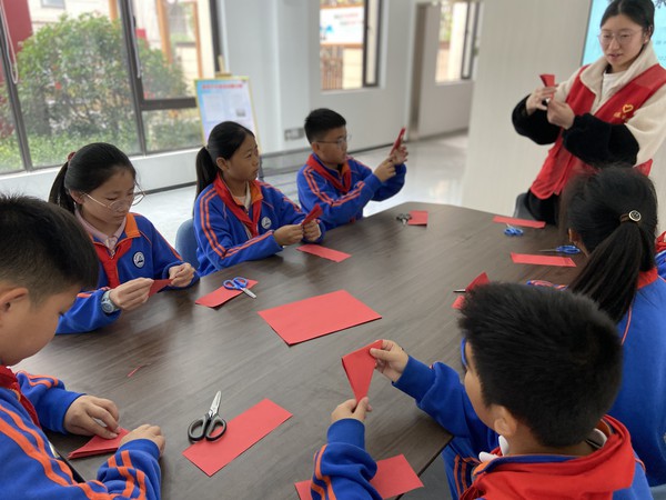 滁州市南谯区同乐街道同乐社区新时代文明实践站，2023年11月7日上午，开展&ldquo;剪纸传承美 文化润心灵&rdquo;主题活动（丰富文化生活）1.JPG