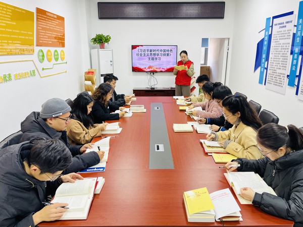 2023年11月14日上午，龙蟠南苑社区新时代文明实践站开展学习《习近平新时代中国特色社会主义思想学习纲要》主题活动.jpg
