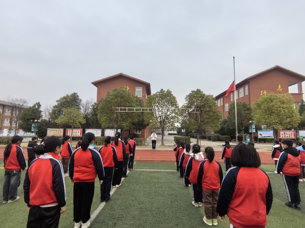 郑老师国旗下讲话.jpg