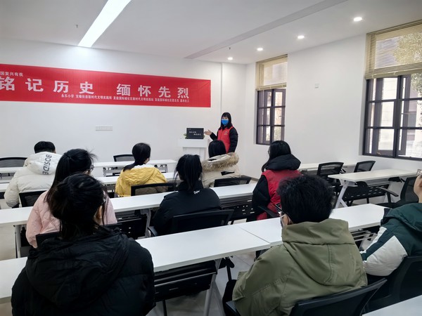 滁州市南谯区发能国际城社区新时代文明实践站，2023年12月13日上午九点开展&ldquo;铭记历史 缅怀先烈&rdquo;12.13国家公祭日主题教育活动 （拍摄人：钟楚仪  拍摄单位：发能国际城社区）（主流价值） (6).jpg