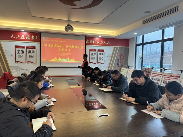 陡岗社区新时代文明实践站2023年12月11日上午开展“学习道德模范,传承榜样力量”主题宣讲(拍摄单位:陡岗社区,拍摄人:张苗苗)(2).jpg
