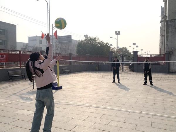 2023年12月28日 银丰社区新时代文明实践站开展&ldquo;拍出激情 赛出风采&rdquo;气排球健身活动 拍摄者：吕煜 工作单位：银丰社区 (2).jpg