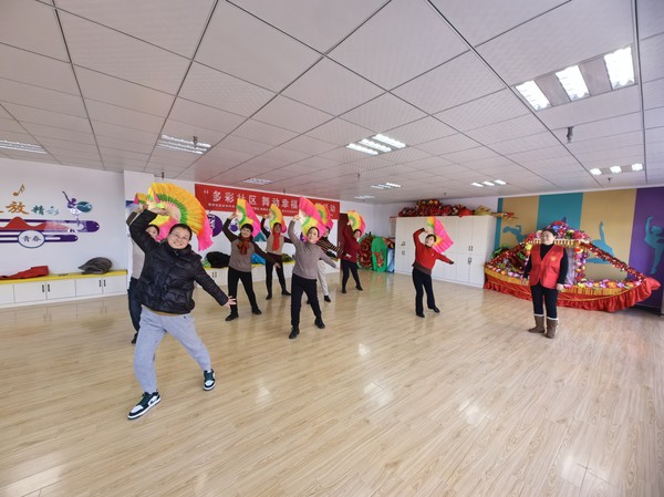 红庙社区新时代文明实践站,2023年12月29日下午,在红庙社区开展“多彩社区 舞动幸福”主题健身活动(拍摄作者:红庙社区刘申昇) (3).jpg
