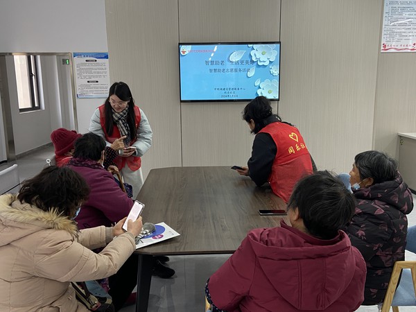 滁州市南谯区同乐街道同乐社区新时代文明实践站，2024年1月3日下午，开展&ldquo;智能手机小课堂&rdquo;智慧助老志愿服务活动.jpg